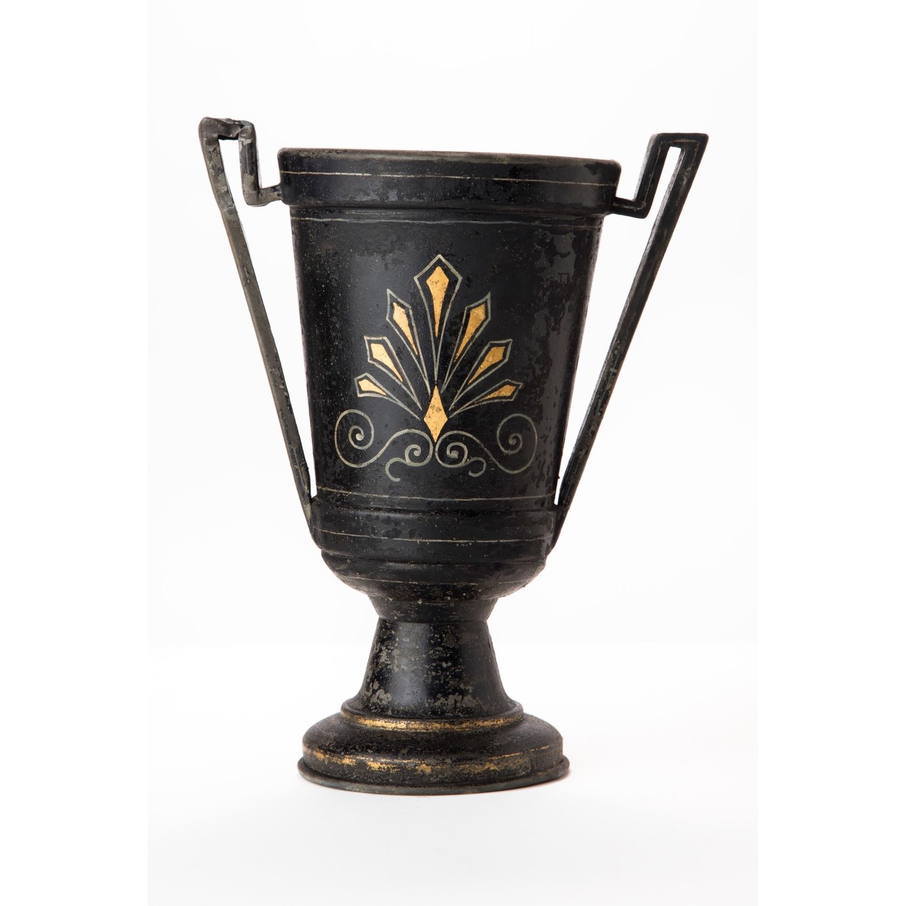 The vase after treatment, with its palmette decoration