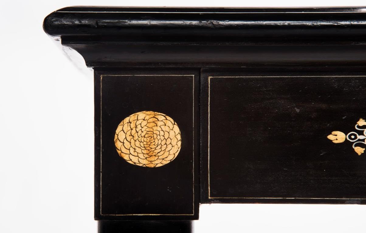 Gilded rosette on a corner block of the stand